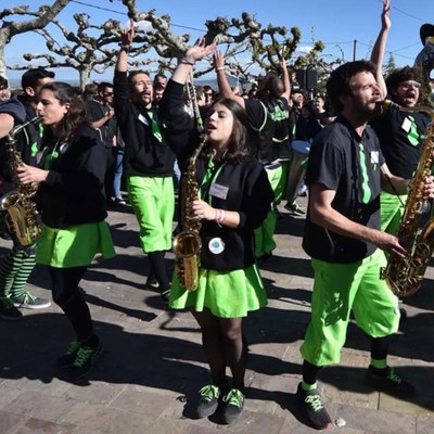 Ho peta Street Band.