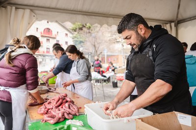 Amb les botifarres de 'La Matança' del porc es fa posteriorment la botifarrada popular..