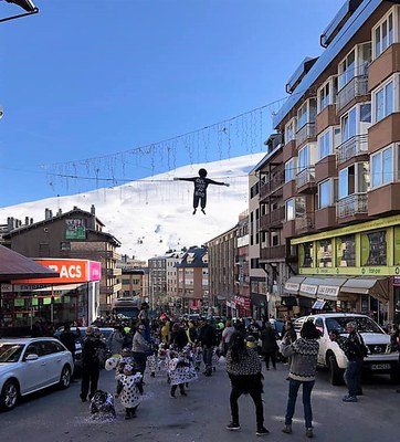 Penjada de Sa Majestat el Rei Carnestoltes durant un Carnaval al Pas de la Casa..