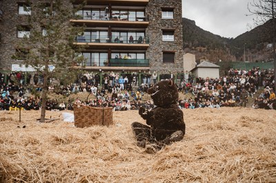 Un moment del Ball de l'Ossa en un Carnaval d'Encamp..