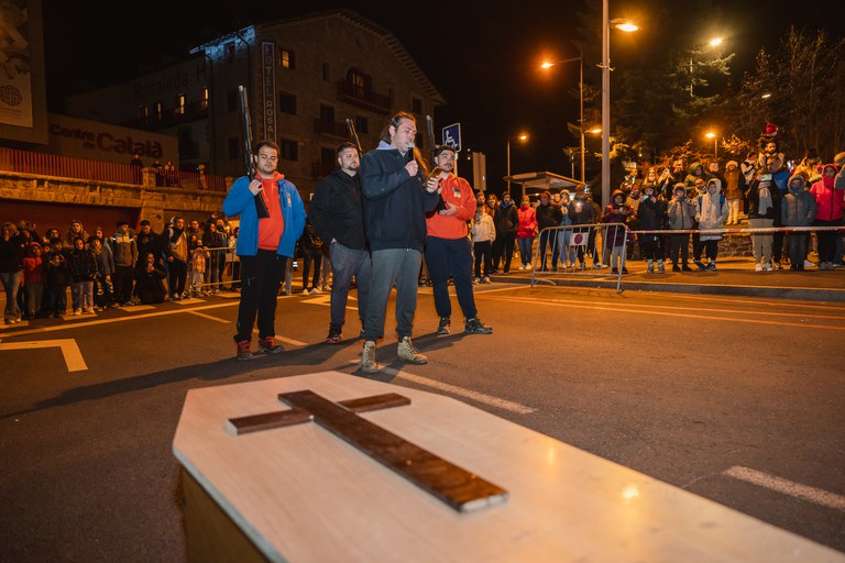 14 - ENTERRAMENT CARNESTOLTES + SARDINADA  - CARNAVAL ENCAMP 2025  - 26.jpg
