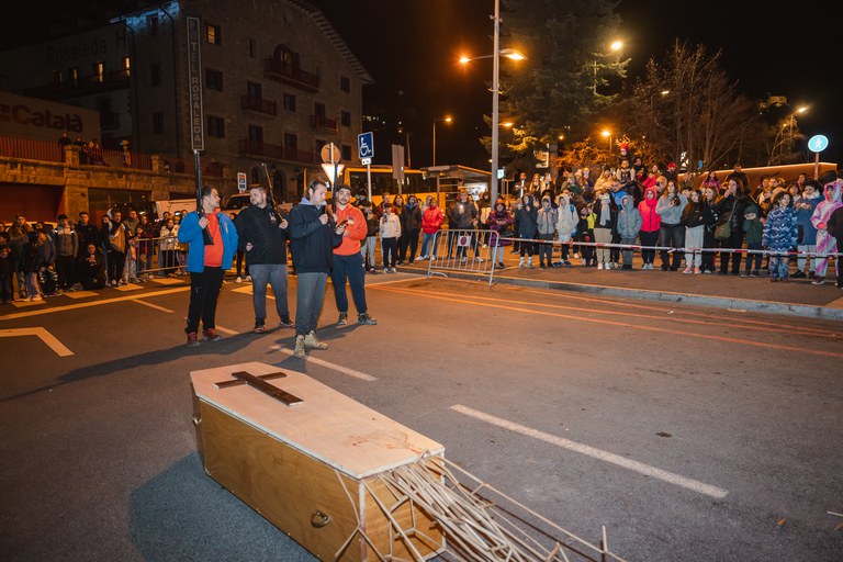14 - ENTERRAMENT CARNESTOLTES + SARDINADA  - CARNAVAL ENCAMP 2025  - 28.jpg