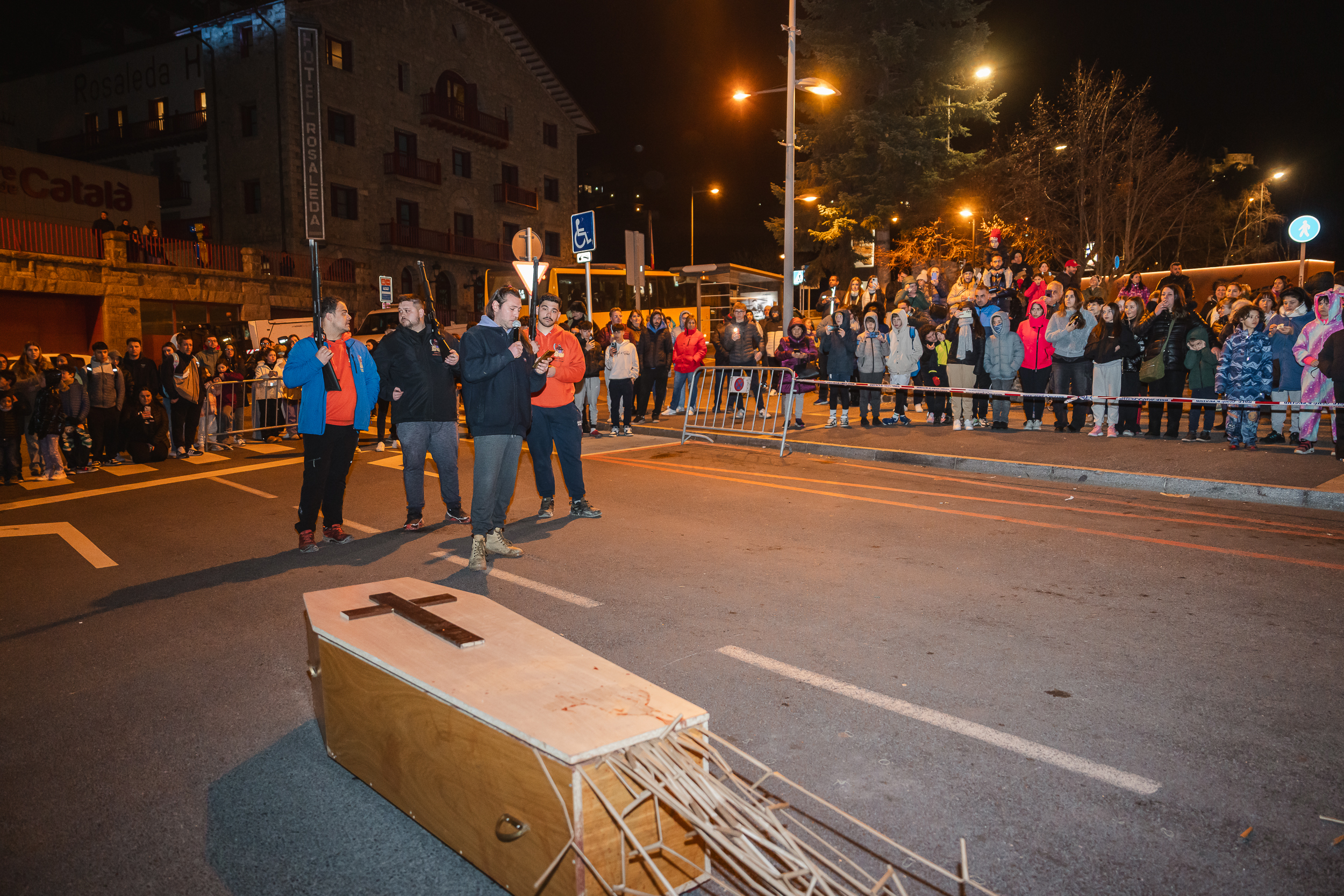 14 - ENTERRAMENT CARNESTOLTES + SARDINADA  - CARNAVAL ENCAMP 2025  - 28.jpg