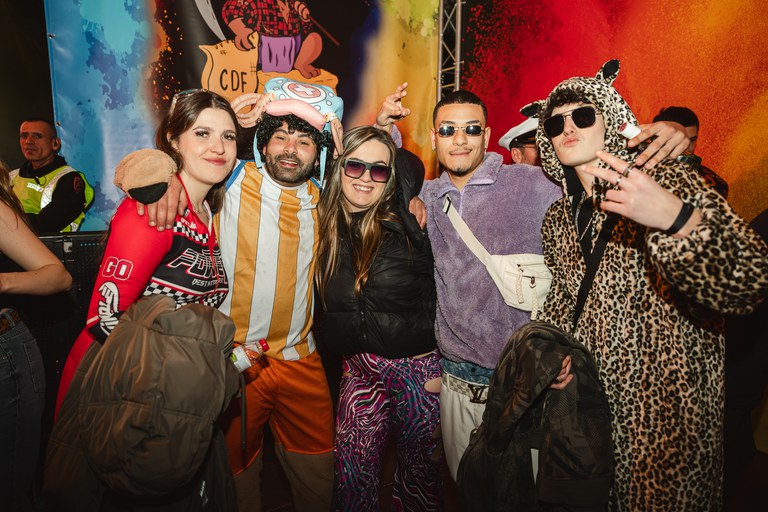 4 - GRUP DE VERSIONS _ELS SEÑORA_ + DJ SHIN - CARNAVAL ENCAMP 2025  - 31.jpg