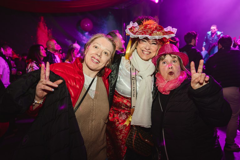 4 - GRUP DE VERSIONS _ELS SEÑORA_ + DJ SHIN - CARNAVAL ENCAMP 2025  - 34.jpg