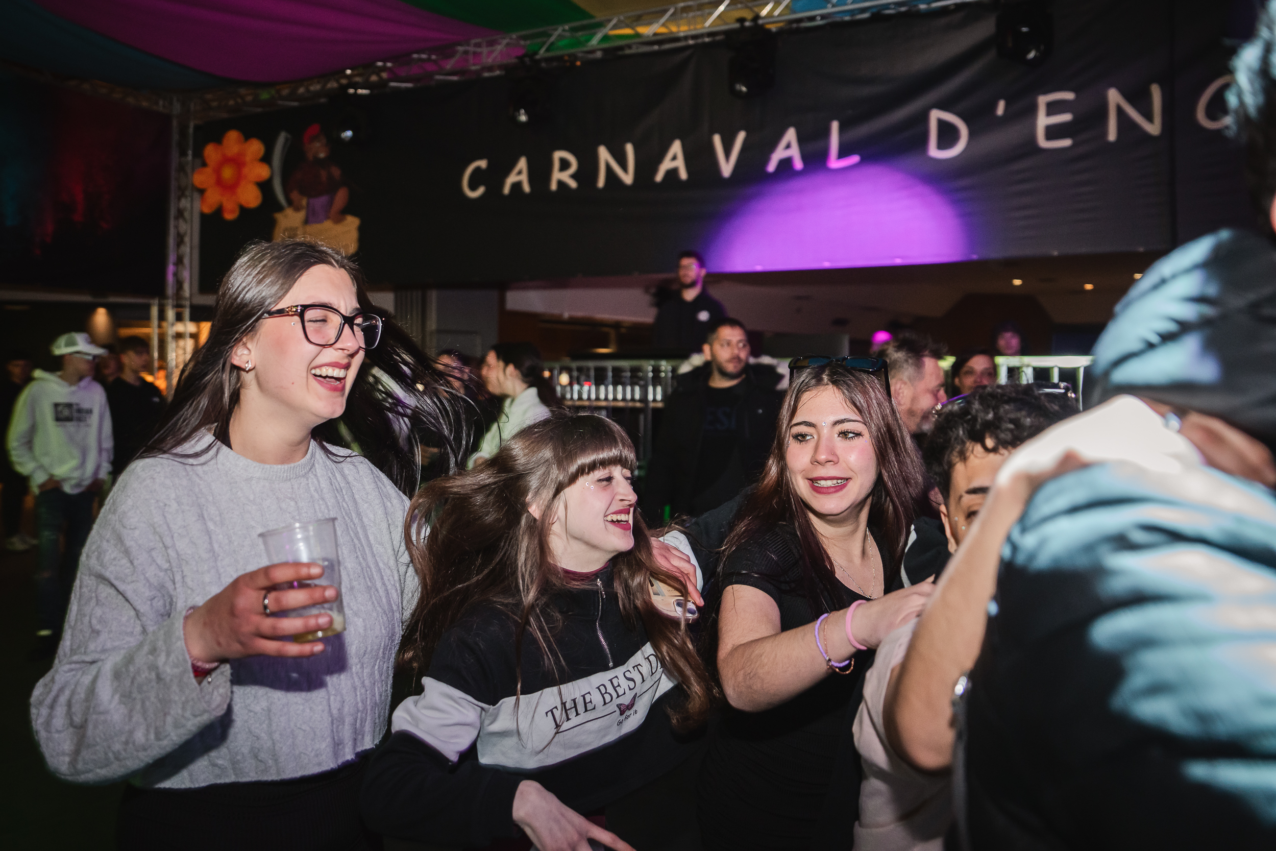 11 - GRUP DE VERSIONS LES CAIPIRINYES + DJ MONCHO + DJ MON  - CARNAVAL ENCAMP 2025  - 25.jpg