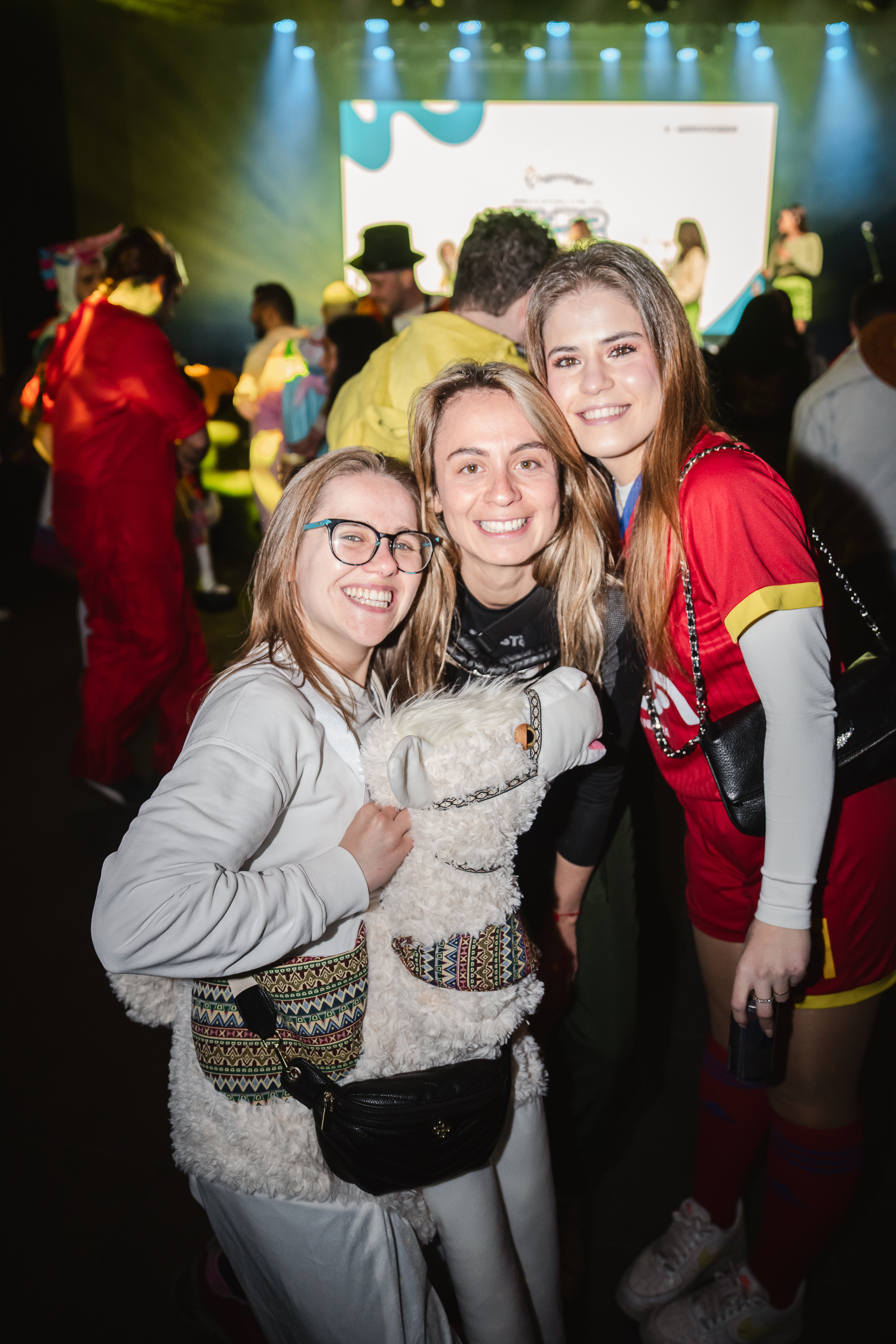11 - GRUP DE VERSIONS LES CAIPIRINYES + DJ MONCHO + DJ MON  - CARNAVAL ENCAMP 2025  - 30.jpg