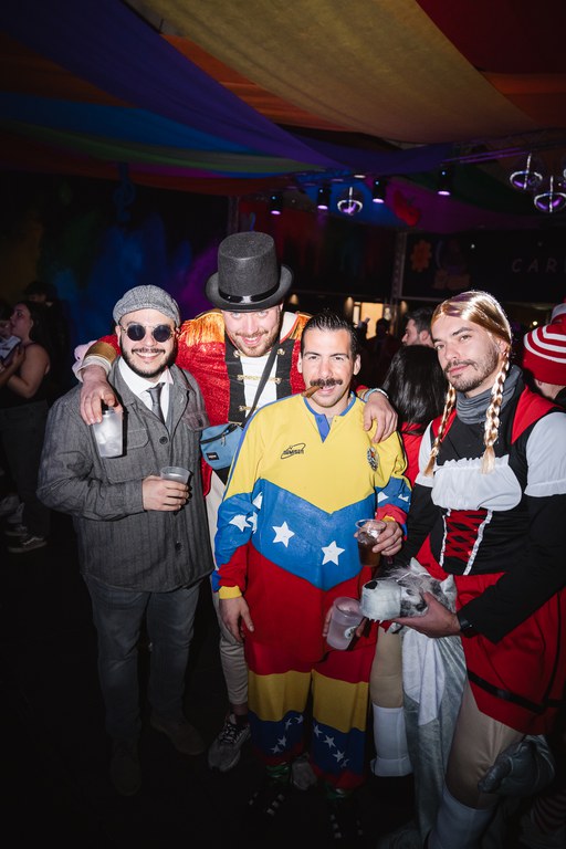 11 - GRUP DE VERSIONS LES CAIPIRINYES + DJ MONCHO + DJ MON  - CARNAVAL ENCAMP 2025  - 32.jpg