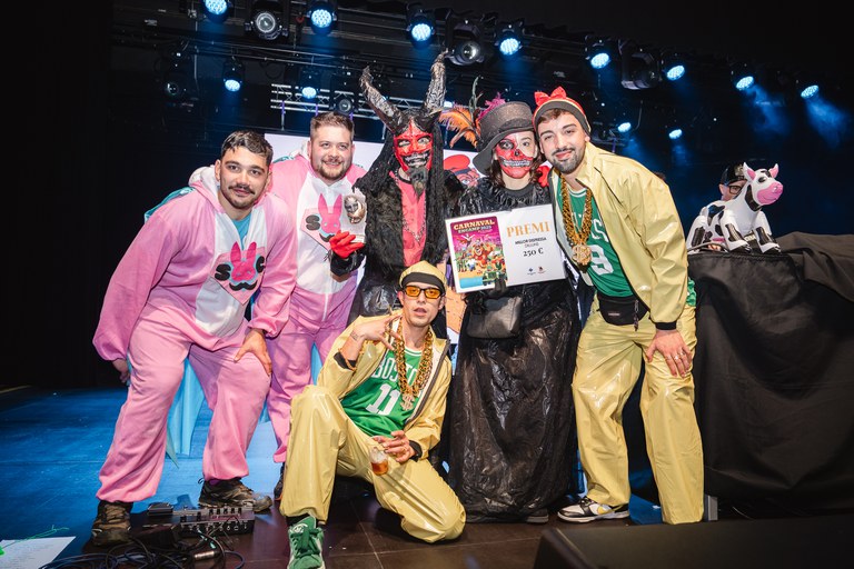 11 - GRUP DE VERSIONS LES CAIPIRINYES + DJ MONCHO + DJ MON  - CARNAVAL ENCAMP 2025  - 34.jpg