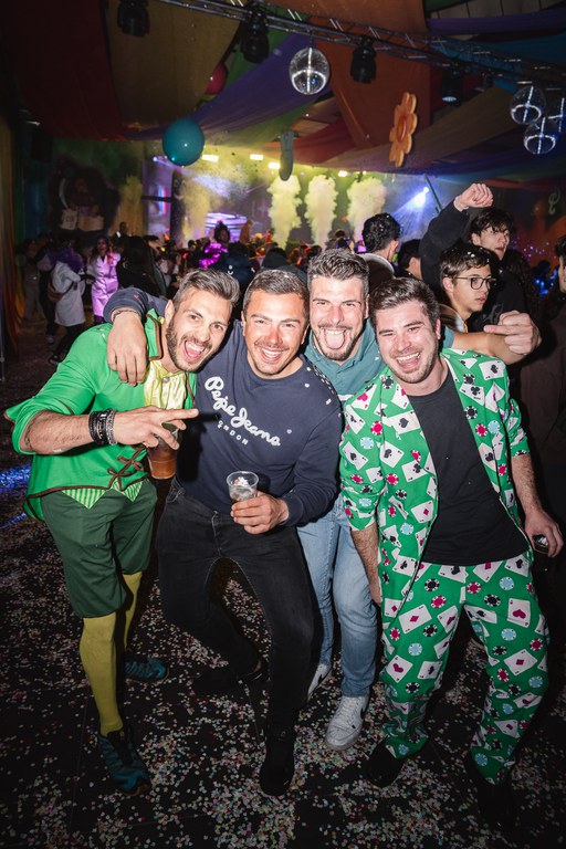 11 - GRUP DE VERSIONS LES CAIPIRINYES + DJ MONCHO + DJ MON  - CARNAVAL ENCAMP 2025  - 65.jpg