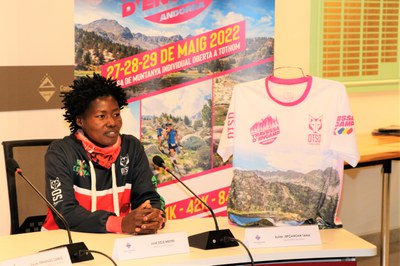 Euliter Jepchirchir durant la roda de premsa.