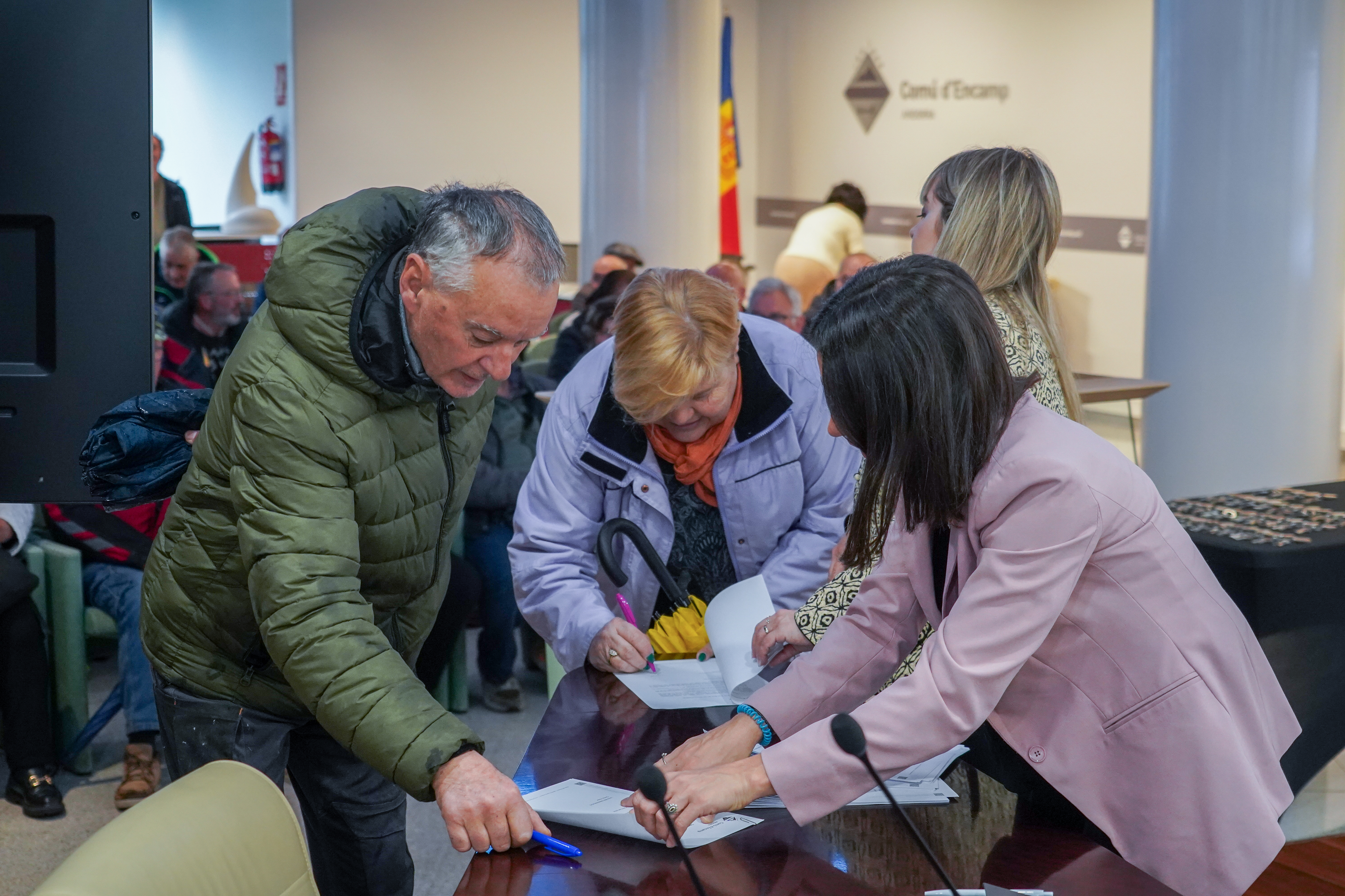 20240429 Entrega horts gent gran @ComuEncamp (2).jpg