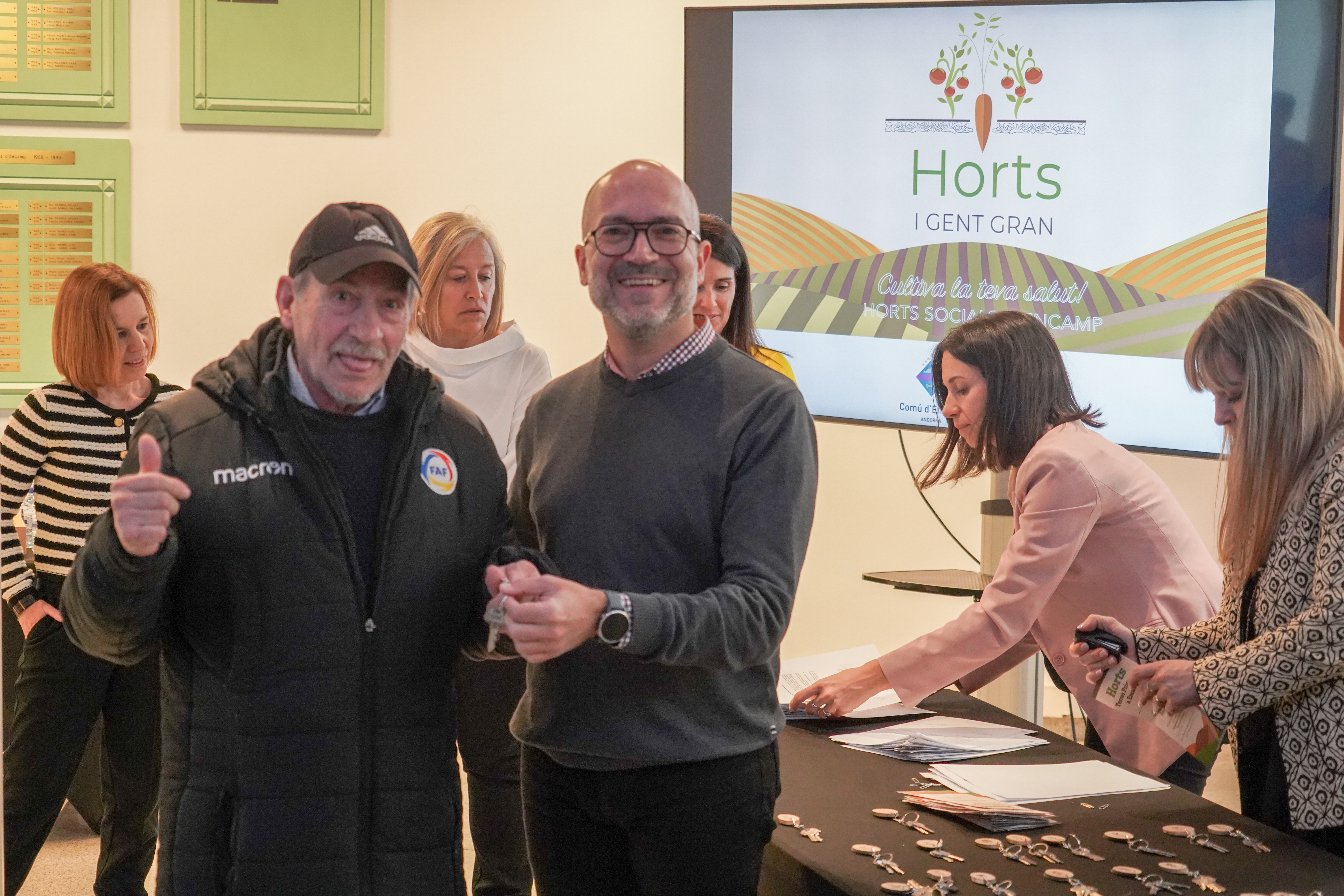 20240429 Entrega horts gent gran @ComuEncamp (45).jpg