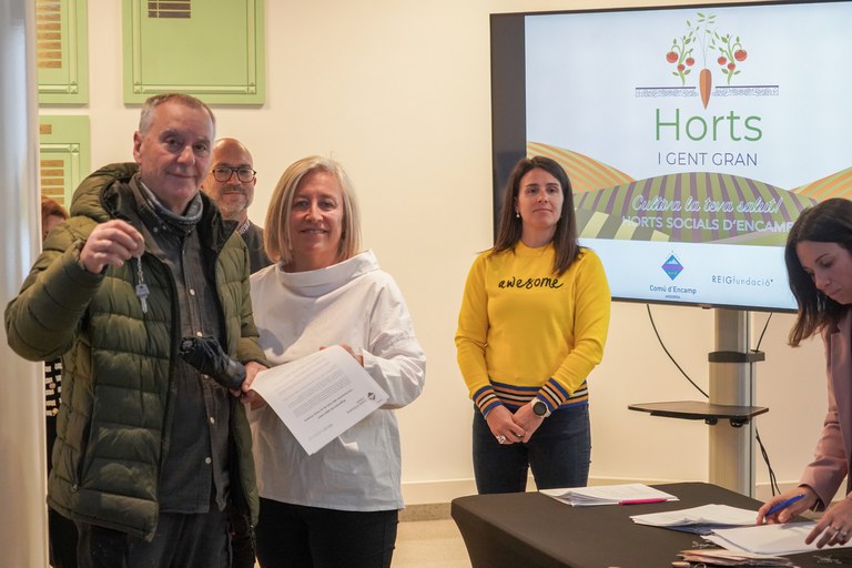 20240429 Entrega horts gent gran @ComuEncamp (52).jpg