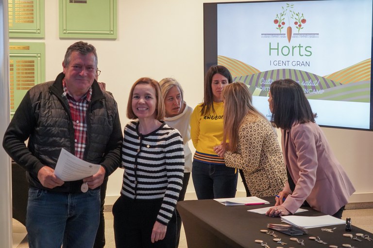 20240429 Entrega horts gent gran @ComuEncamp (64).jpg