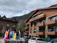 Agraïment als nens i nenes de la parròquia amb una rua de personatges infantils 