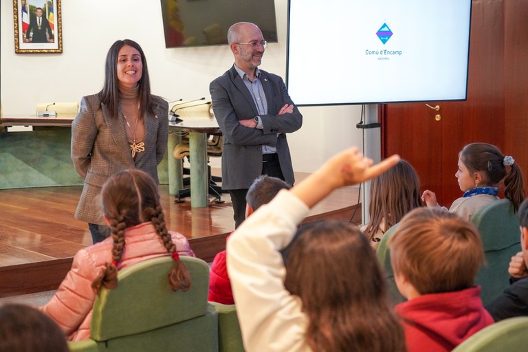 Visita de l'escola francesa al Comú d'Encamp.