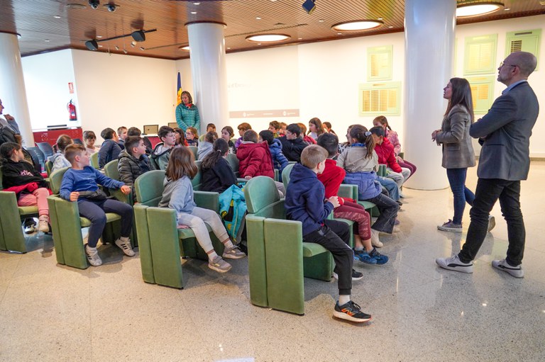 Visita de l'escola francesa al Comú d'Encamp.
