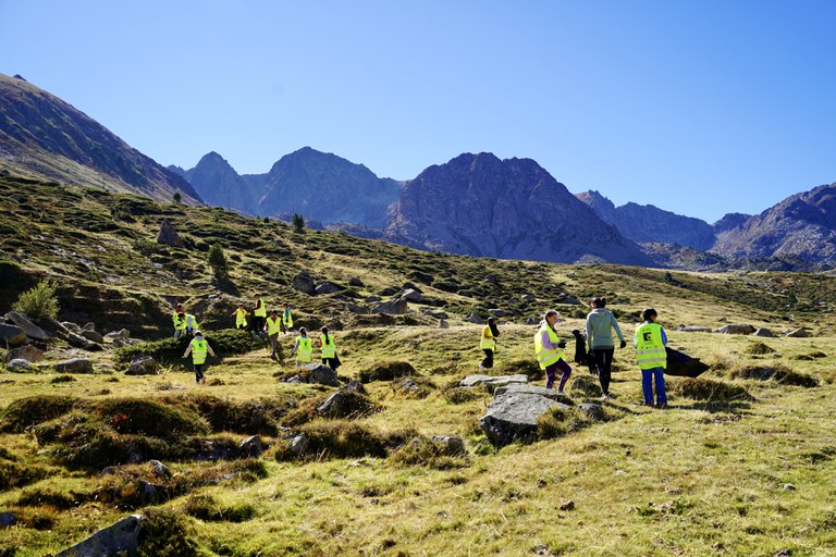 20260922 clean up day el pas de la casa @ComuEncamp (10).jpg