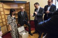Canillo i Encamp dipositen una còpia digital de la documentació restaurada de l’arxiu de la Solana a la Sala del Consell General del Santuari de Meritxell