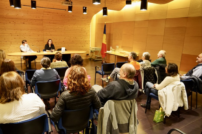 Entrevista literària a l’escriptora Caro Santos al Pas de la Casa