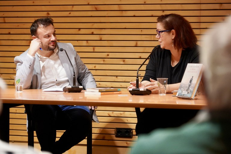 Entrevista literària a l’escriptora Caro Santos al Pas de la Casa