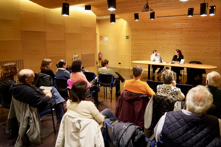 Entrevista literària a l’escriptora Caro Santos al Pas de la Casa
