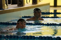 Dos nedadors de la selecció japonesa es preparen pel mundial de Budapest al Pas de la Casa 