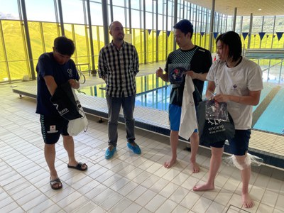 Nedadors de la selecció japonesa a la piscina del Centre Esportiu del Pas de la Casa.