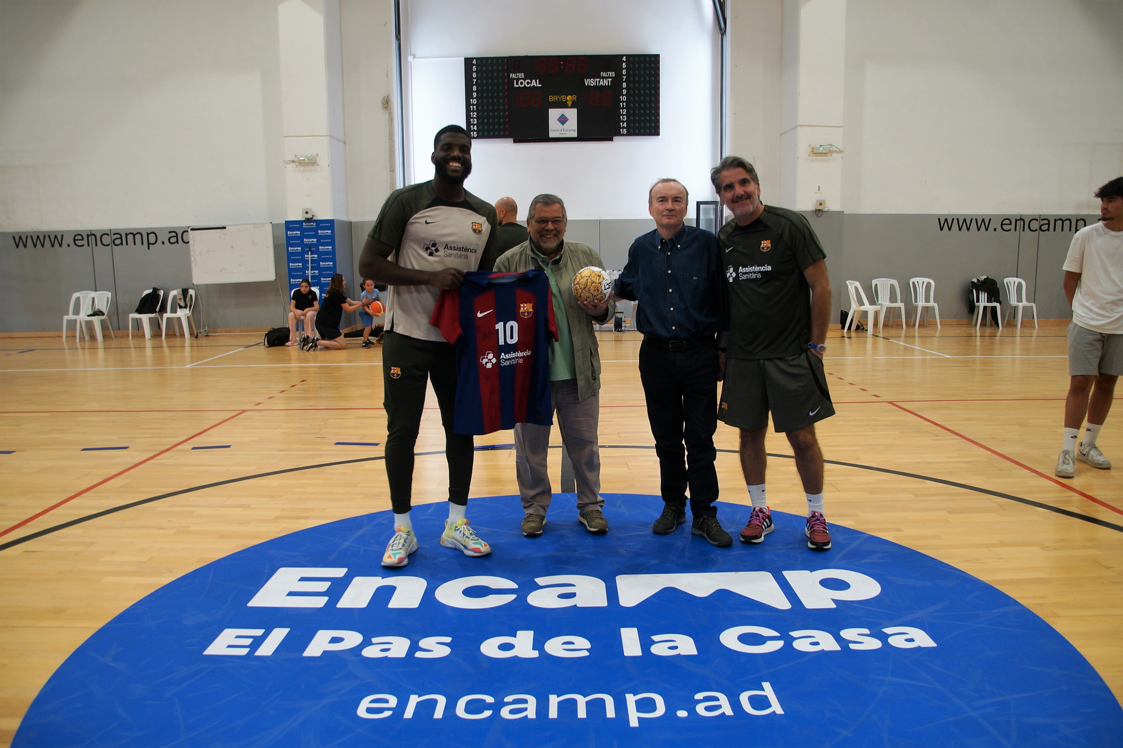 Activitat del Barça d'handbol amb els infants de l'Àrea de Jovent d'Encamp
