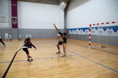 Activitat del Barça d'handbol amb els infants de l'Àrea de Jovent d'Encamp.