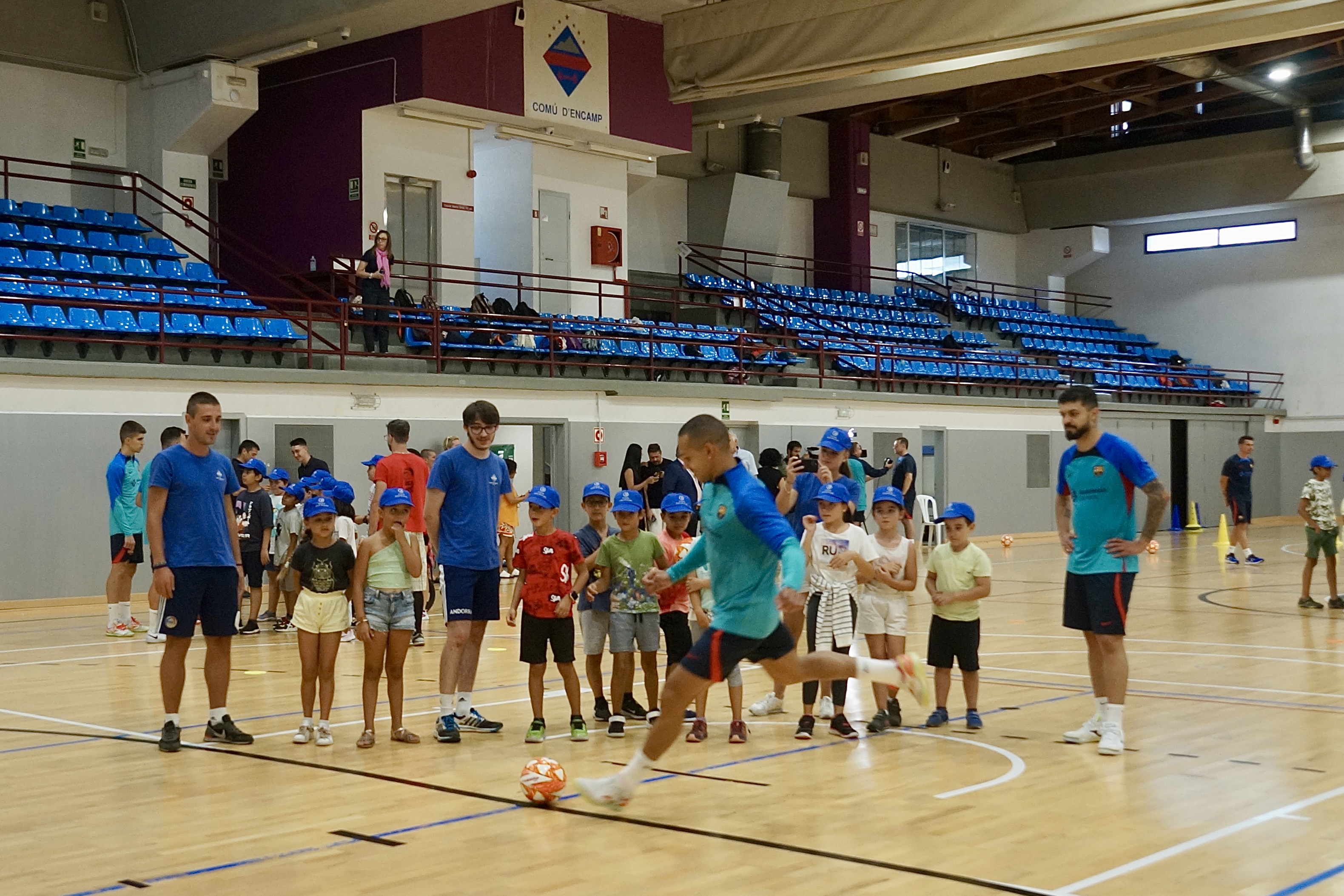 Recepció del Comú d'Encamp i el Barça de futbol sala a Encamp. Agost 2022
