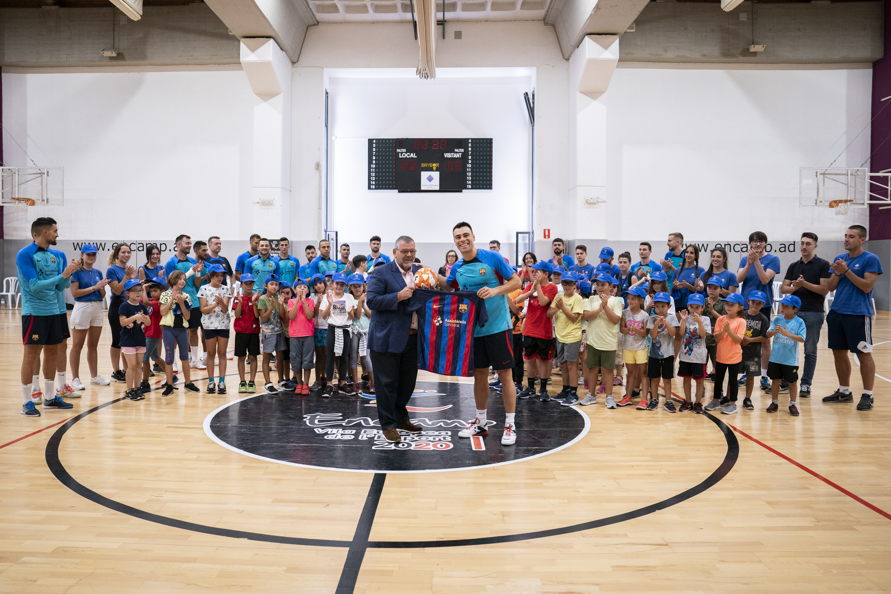 Recepció del Comú d'Encamp i el Barça de futbol sala a Encamp. Agost 2022