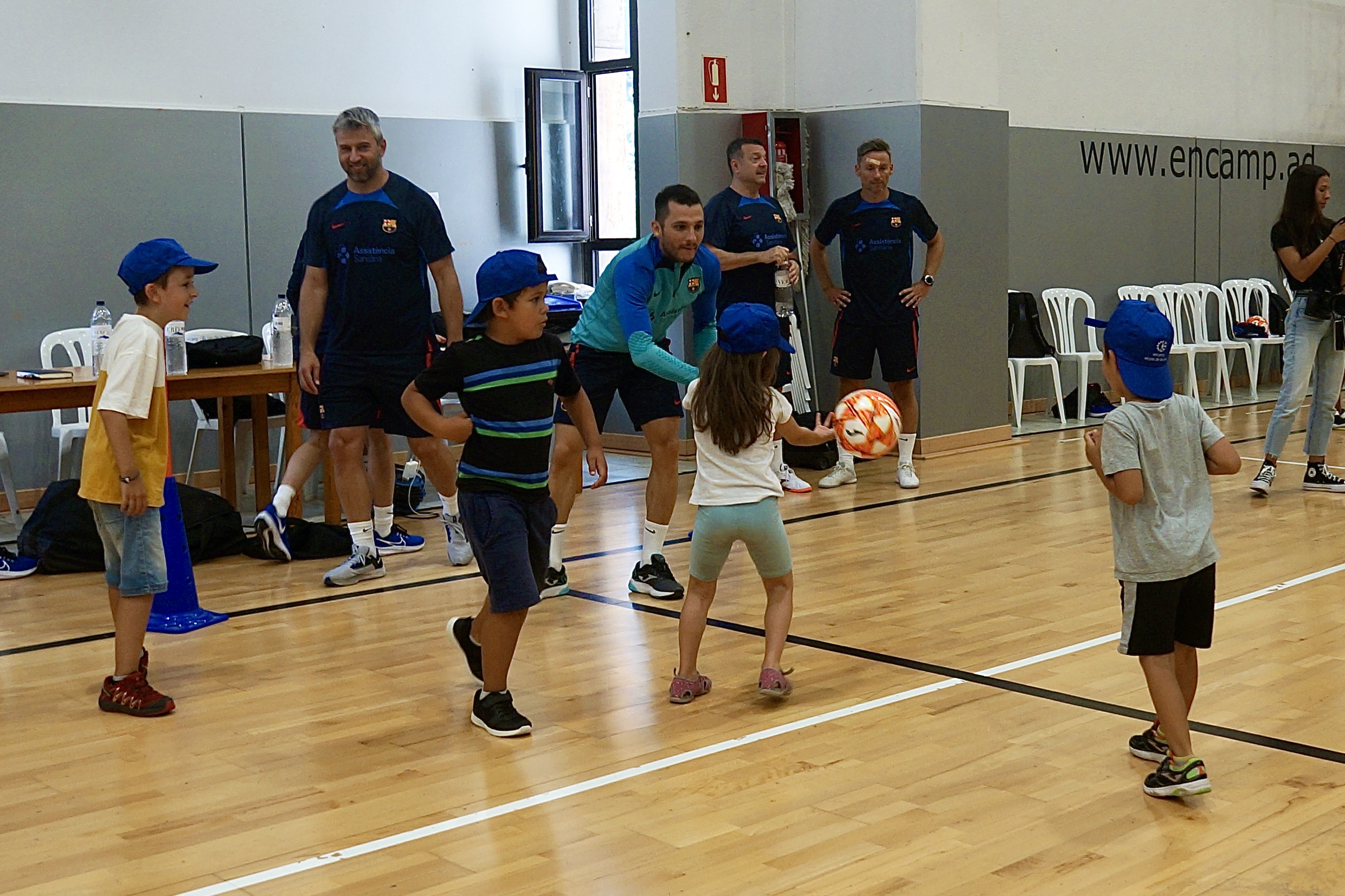 Recepció del Comú d'Encamp i el Barça de futbol sala a Encamp. Agost 2022