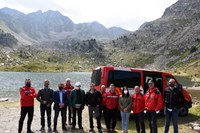 El Comú d'Encamp neteja, amb la col·laboració de la unitat subaquàtica de bombers, la captació d'aigua d'Abelletes del Pas de la Casa
