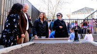 El Comú d’Encamp obsequia les escoles de primària d’Encamp amb un autocompostador i un hort urbà