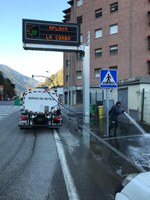 El comú ha activat 9 equips formats per 24 persones per fer front als treballs de neteja necessaris per a garantir la seguretat de les persones en les primeres sortides després del confinament  