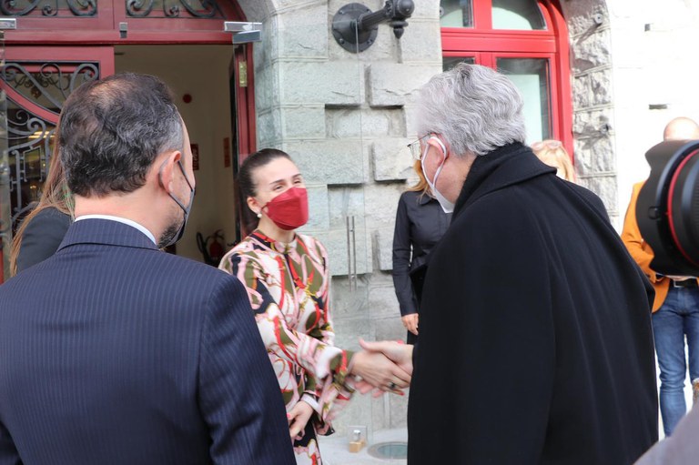 Visita del Copríncep Enric Vives a l'antic hotel Rosaleda d'Encamp, actual seu del ministeri de Cultura.