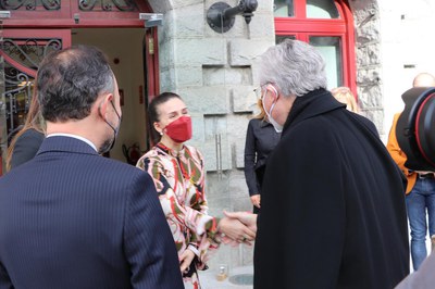 Visita del Copríncep Enric Vives a l'antic hotel Rosaleda d'Encamp, actual seu del ministeri de Cultura..