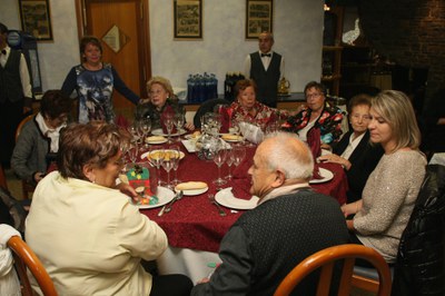 Dinar de Nadal de la gent gran.