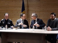 El Govern i els operadors turístics del Pas acorden reforçar el missatge de civisme als clients