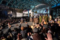 El judici dels contrabandistes del Carnaval d’Encamp omple la plaça dels Arínsols amb un públic entregat