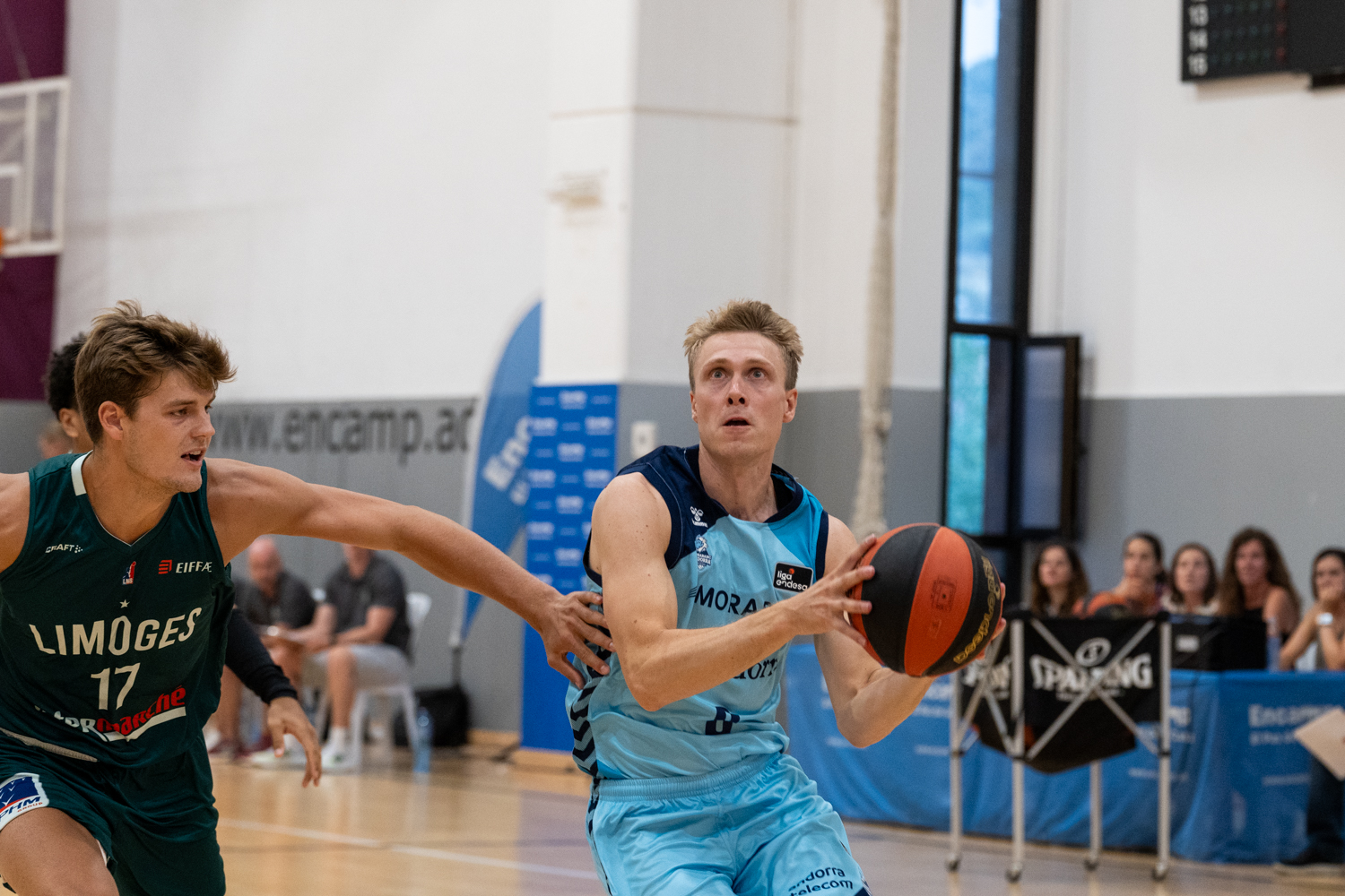 V Trofeu Encamp de bàsquet partit entre el BC MoraBanc Andorra i el Limoges CSP / Foto de: DaniSpeedy per Comú Encamp-MoraBanc Andorra