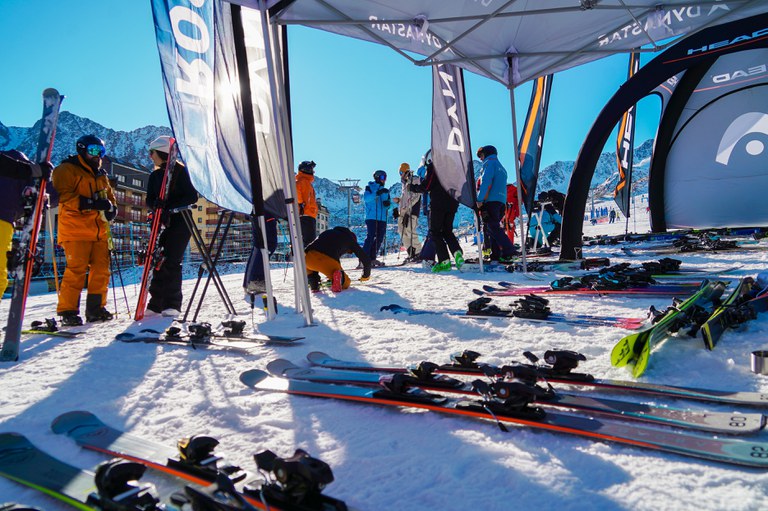 20251213 NeuFest - dissabte @ComuEncamp (12).jpg