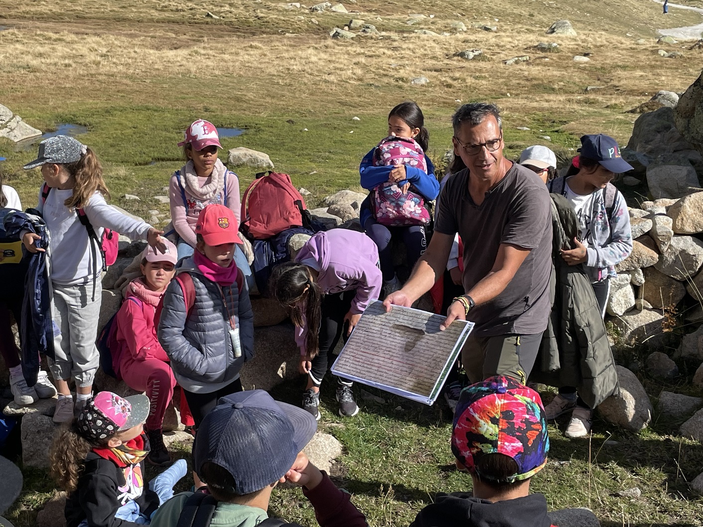 Visita escolars del sistema francès a l'orri d'Encenrera d'Encamp