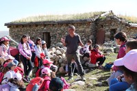 Els escolars del sistema francès descobreixen l’orri d’Encenrera d’Encamp 