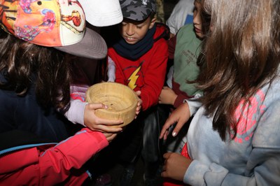 Visita escolars del sistema francès a l'orri d'Encenrera d'Encamp.