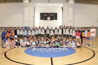 Els infants de l’Àrea de Jovent d’Encamp viuen un entrenament del Barça de futbol sala 