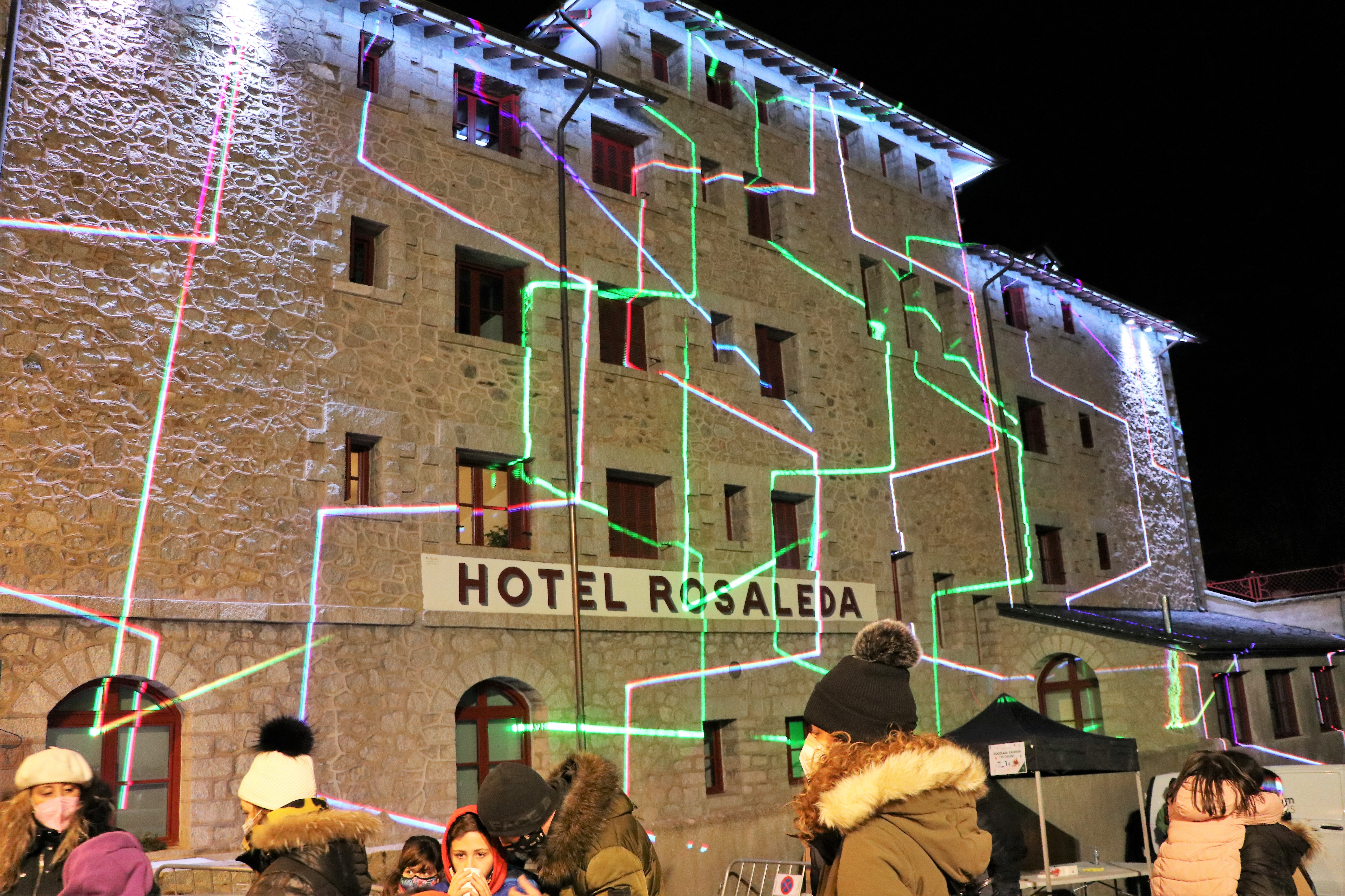 Arribada dels Reis Mags d'Orient a l'edifici Rosaleda, a Encamp.