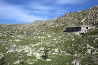 Els treballs de construcció a la zona lliure del refugi guardat de l’Illa restringeixen temporalment el nombre de places